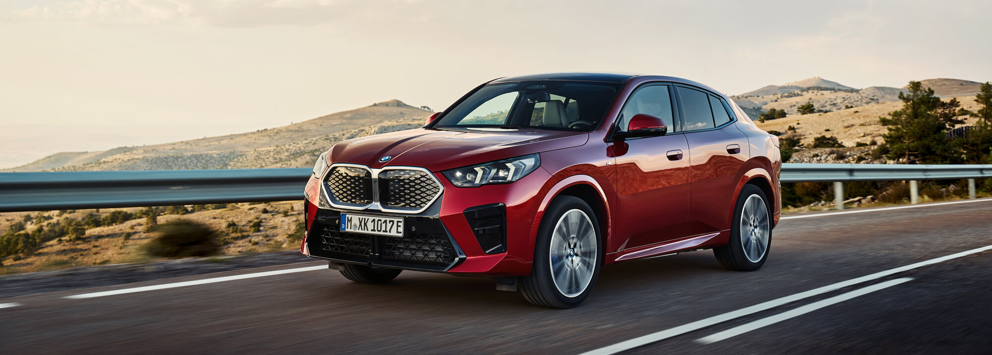 BMW showcases all-new X2 and iX2 video-banner