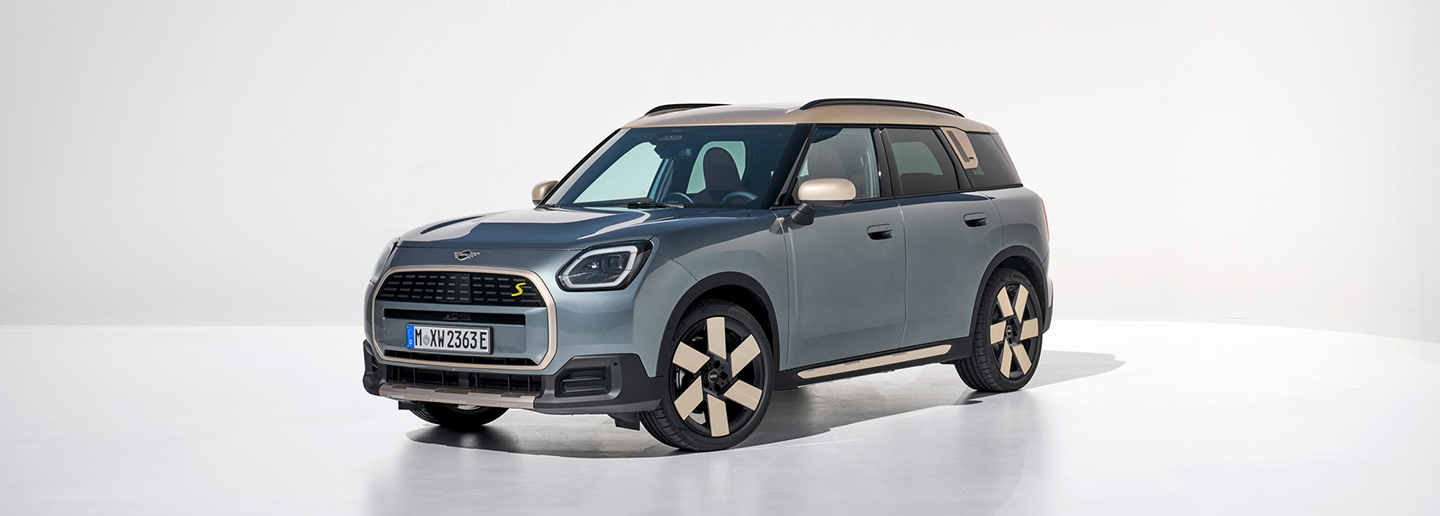 Mini launches new Countryman video-banner