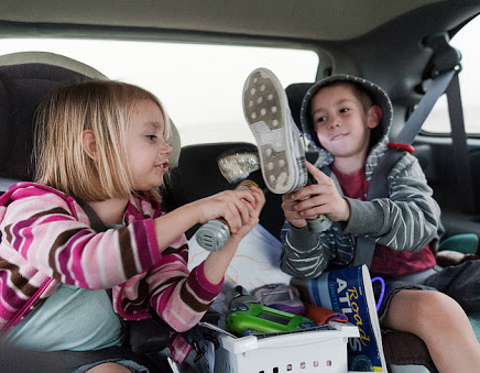 14 ways to keep your kids amused in the car blog card image